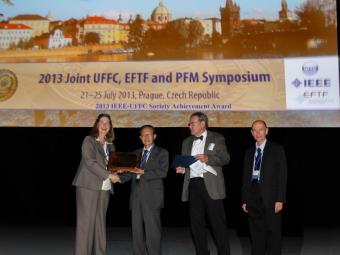 Chen Tsai accepts IEEE-UFFC Achievement Award
