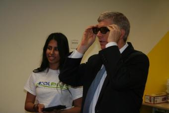 CalPlug student Melissa Valdez demonstrates the 3D television in the 1kWh Challenge, telling Poneman that the TV uses less elect